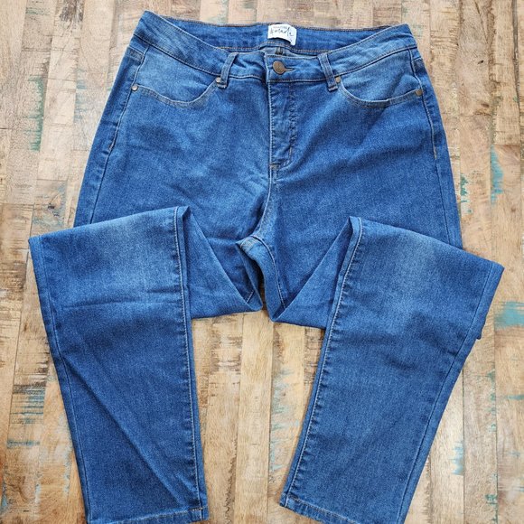 Measure & Made Medium Wash Ankle Jeans - Fitlogic Technology - 64% Cotton Blend - Picture 2 of 6